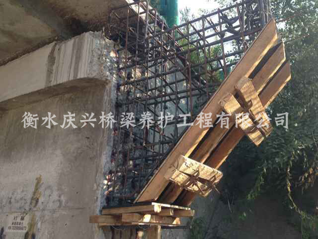 長春繞城高速新增防撞梁施工